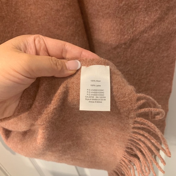 Aritzia scarf/wrap - Picture 3 of 3